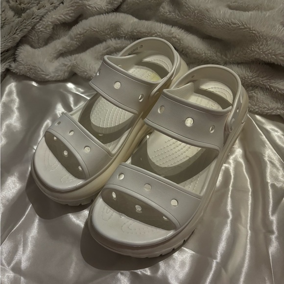 CROCS Women's Mega Crush Sandal - Picture 2 of 8